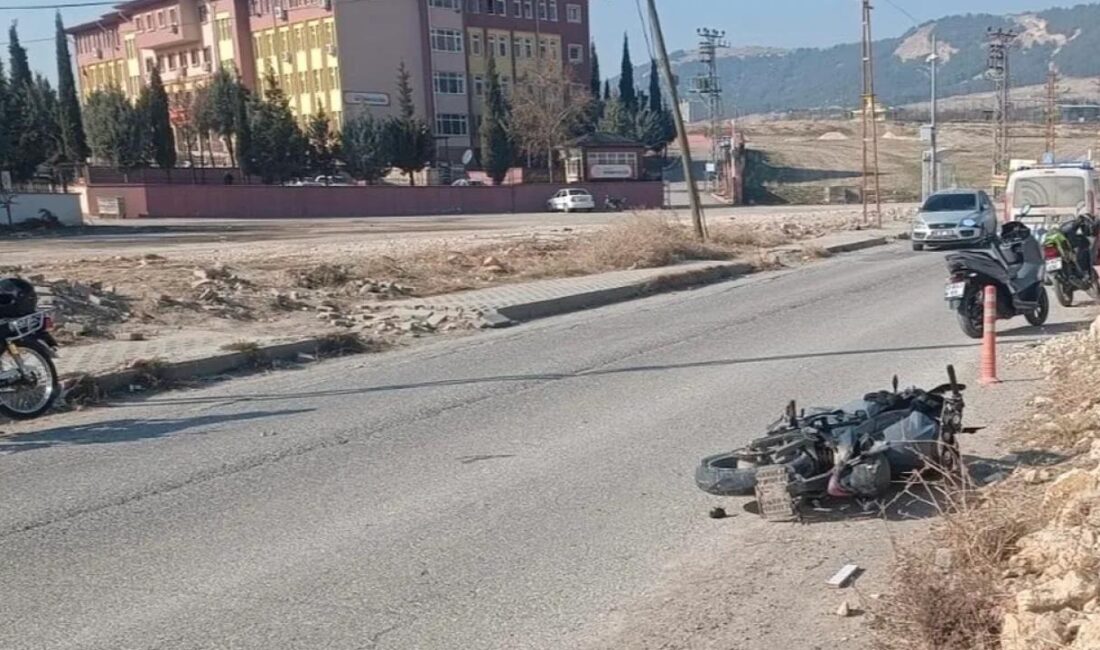 Adıyaman Esentepe TOKİ yolu üzerinde meydana gelen kazada, direksiyon hakimiyetini