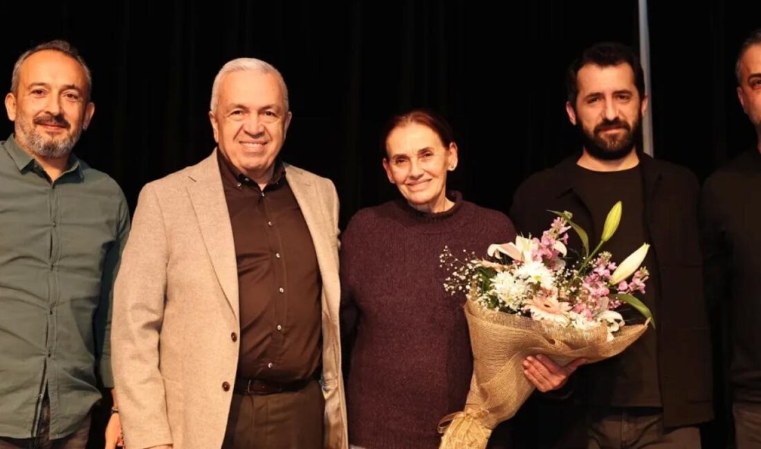 Antalya Film Festivali'nde en iyi film ödülünü kazanan “Mukadderat” filminin