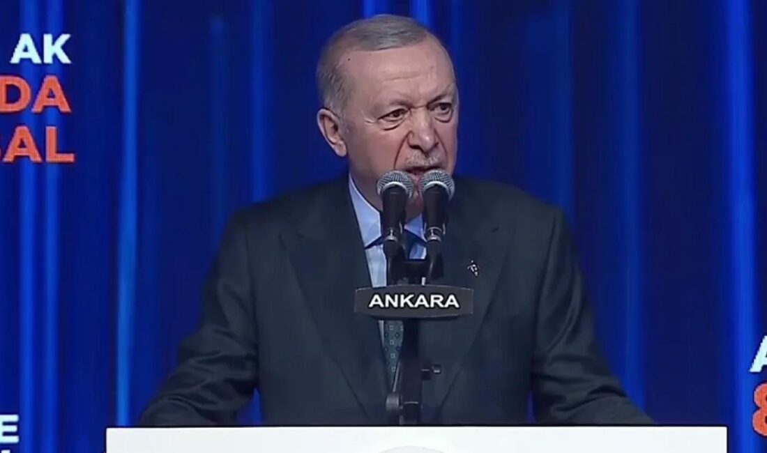 AK Parti'nin büyük kongresinde konuşan Cumhurbaşkanı Erdoğan, TÜSİAD'a atıfta bulunarak,