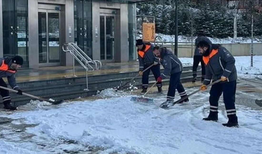 İstanbul Büyükşehir Belediyesi (İBB) ekipleri, şehri etkisi altına alan yoğun