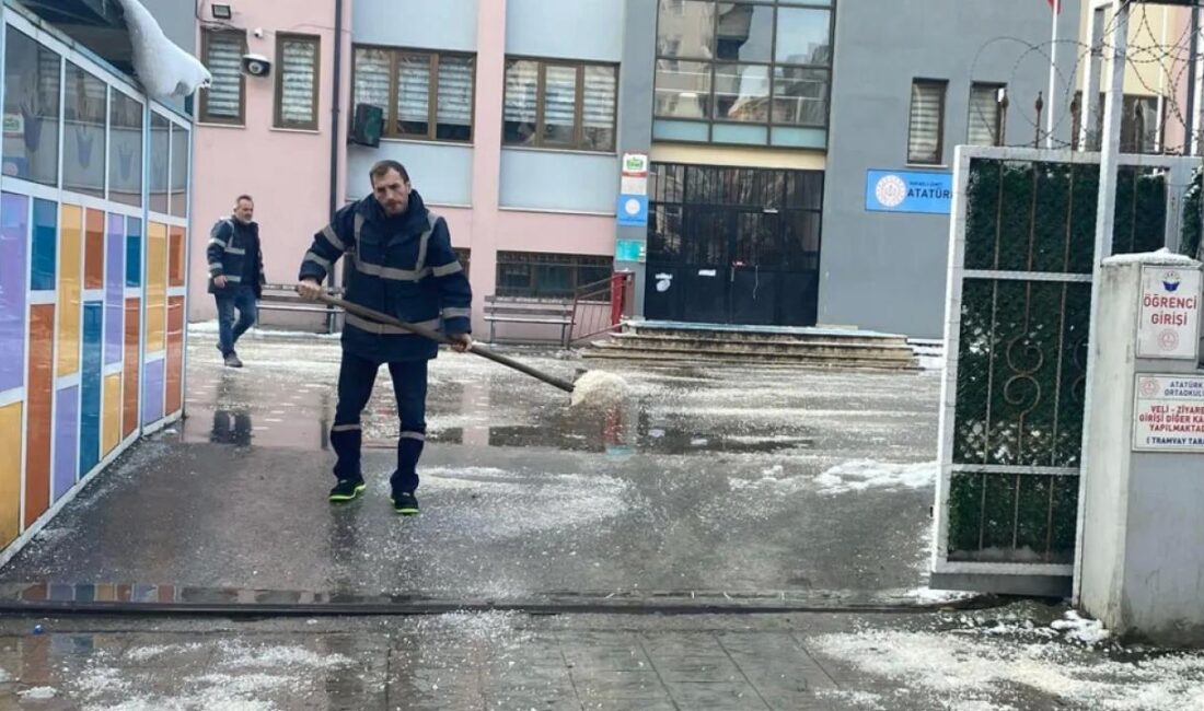 İzmit Belediyesi bugün gerçekleştirilen Milli Savunma Üniversitesi (MSÜ) Askeri Öğrenci