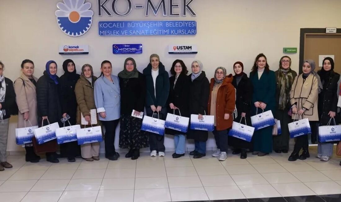 Kocaeli Büyükşehir’in başlattığı “Okuyan Şehir Kulübü” projesi ile kitap okuma